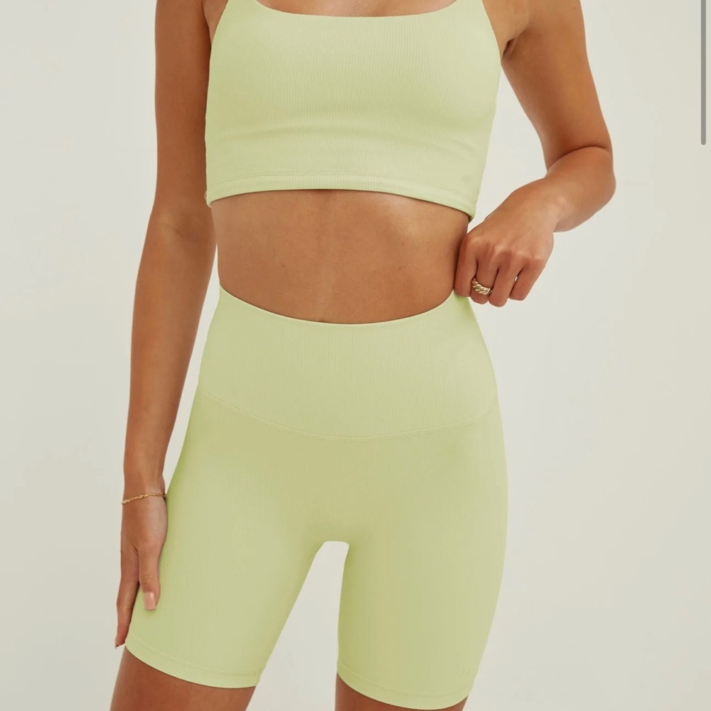 [NWT!] Green Another Version Ribbed Workout Set - Picture 3 of 5